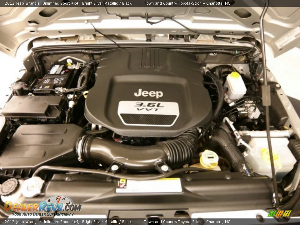 2012 Jeep Wrangler Unlimited Sport 4x4 Bright Silver Metallic / Black Photo #20