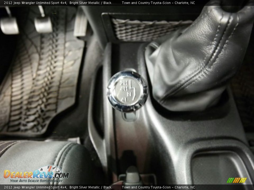 2012 Jeep Wrangler Unlimited Sport 4x4 Bright Silver Metallic / Black Photo #36