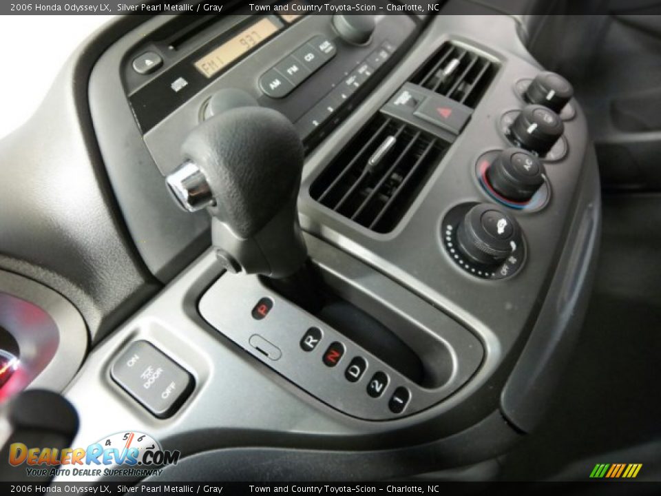 2006 Honda Odyssey LX Silver Pearl Metallic / Gray Photo #33