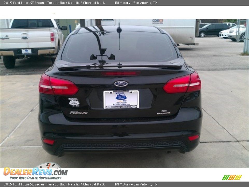 2015 Ford Focus SE Sedan Tuxedo Black Metallic / Charcoal Black Photo #8