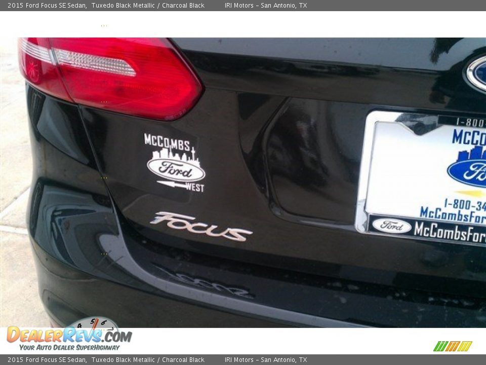 2015 Ford Focus SE Sedan Tuxedo Black Metallic / Charcoal Black Photo #10