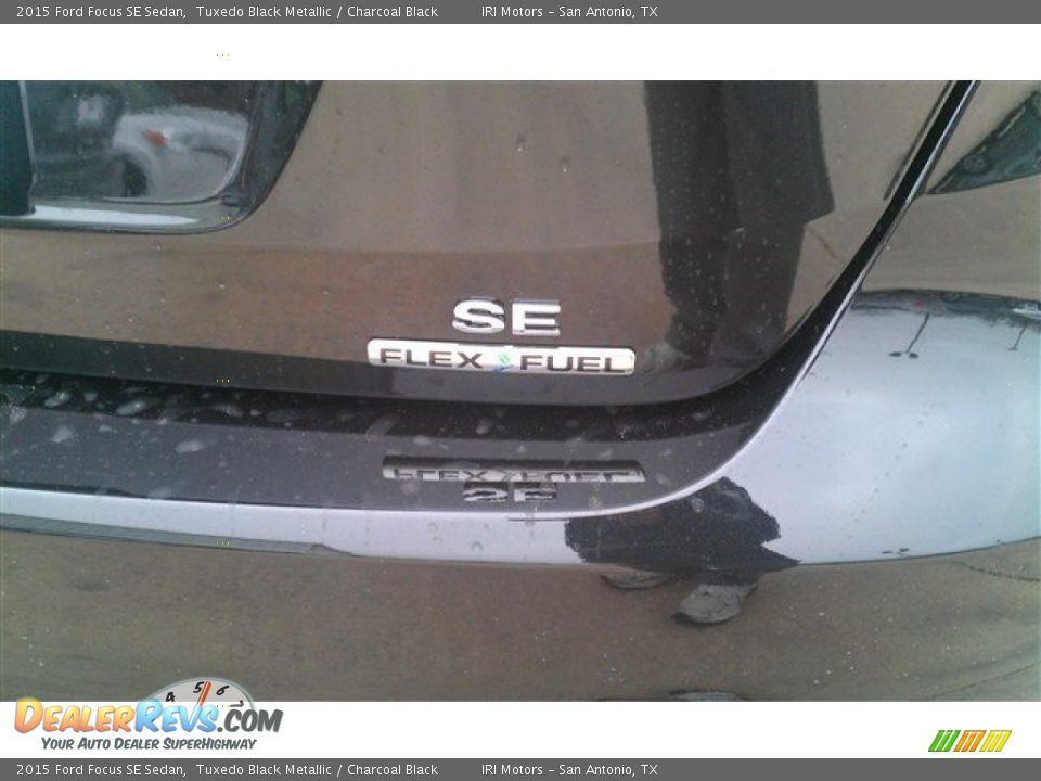 2015 Ford Focus SE Sedan Tuxedo Black Metallic / Charcoal Black Photo #11