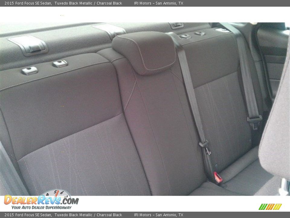 2015 Ford Focus SE Sedan Tuxedo Black Metallic / Charcoal Black Photo #12