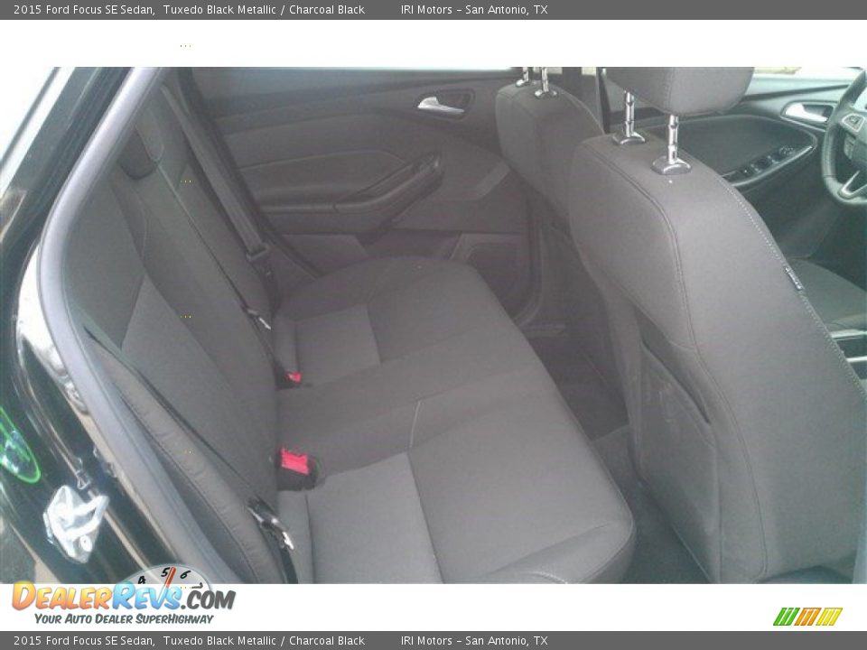 2015 Ford Focus SE Sedan Tuxedo Black Metallic / Charcoal Black Photo #13