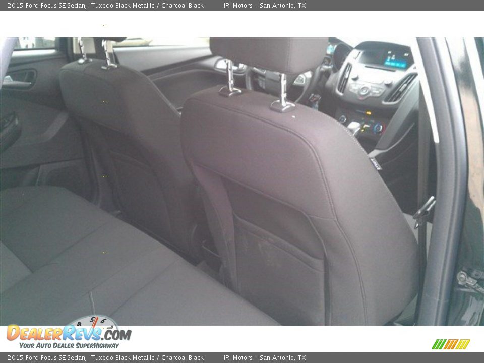 2015 Ford Focus SE Sedan Tuxedo Black Metallic / Charcoal Black Photo #14