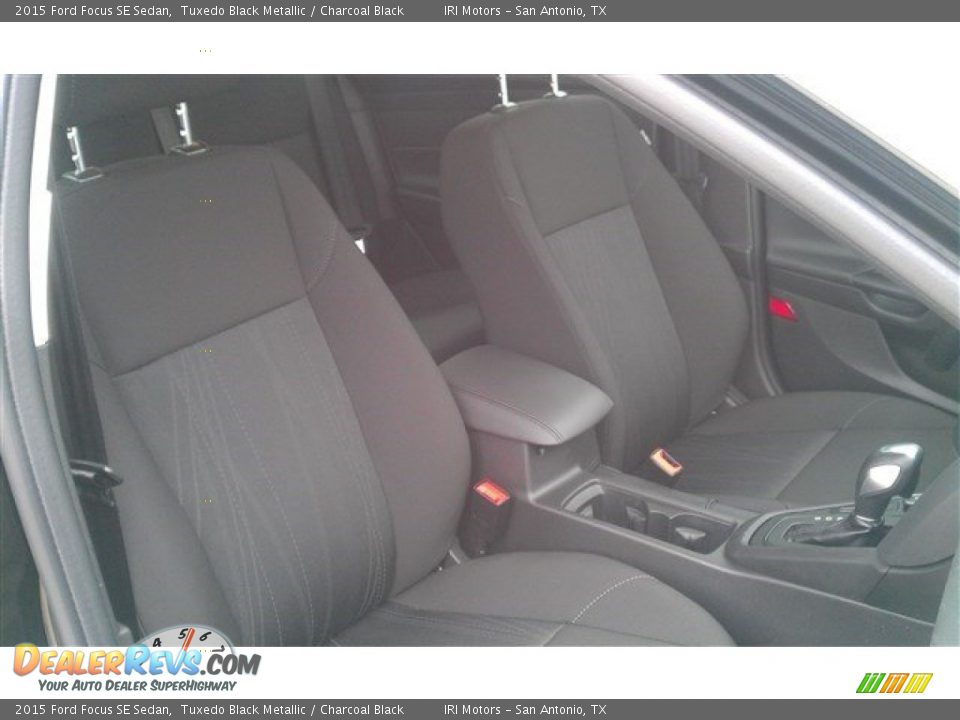 2015 Ford Focus SE Sedan Tuxedo Black Metallic / Charcoal Black Photo #15