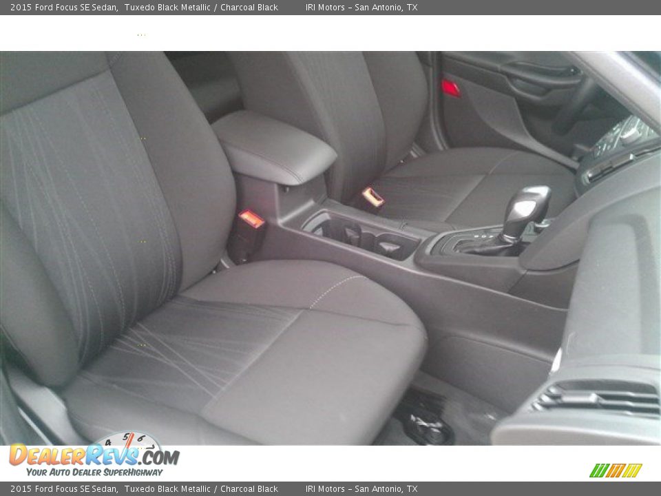 2015 Ford Focus SE Sedan Tuxedo Black Metallic / Charcoal Black Photo #16