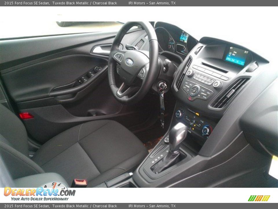 2015 Ford Focus SE Sedan Tuxedo Black Metallic / Charcoal Black Photo #17