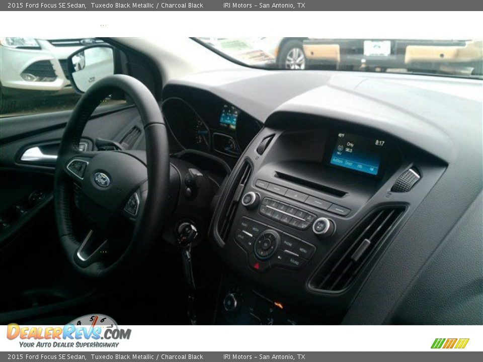 2015 Ford Focus SE Sedan Tuxedo Black Metallic / Charcoal Black Photo #18