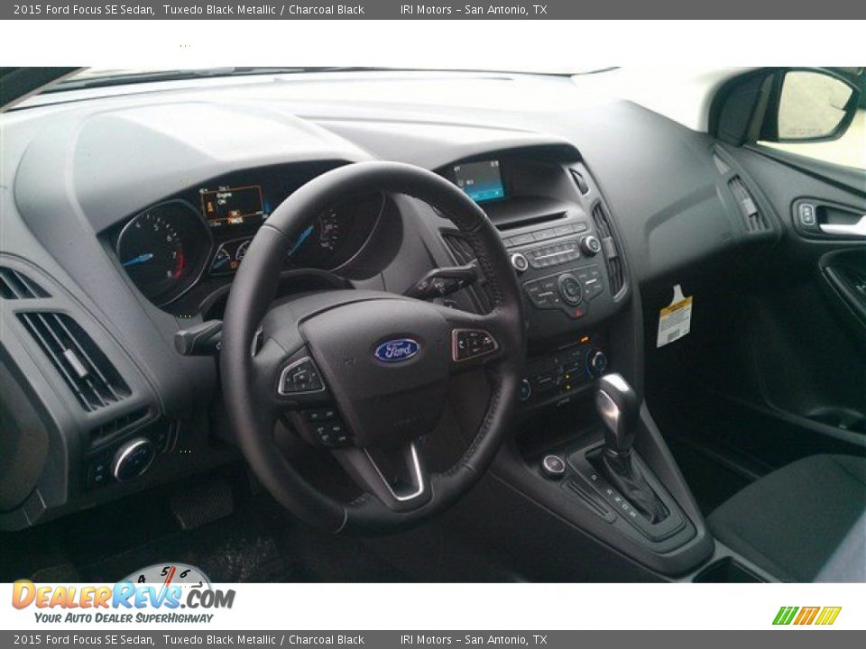 2015 Ford Focus SE Sedan Tuxedo Black Metallic / Charcoal Black Photo #22