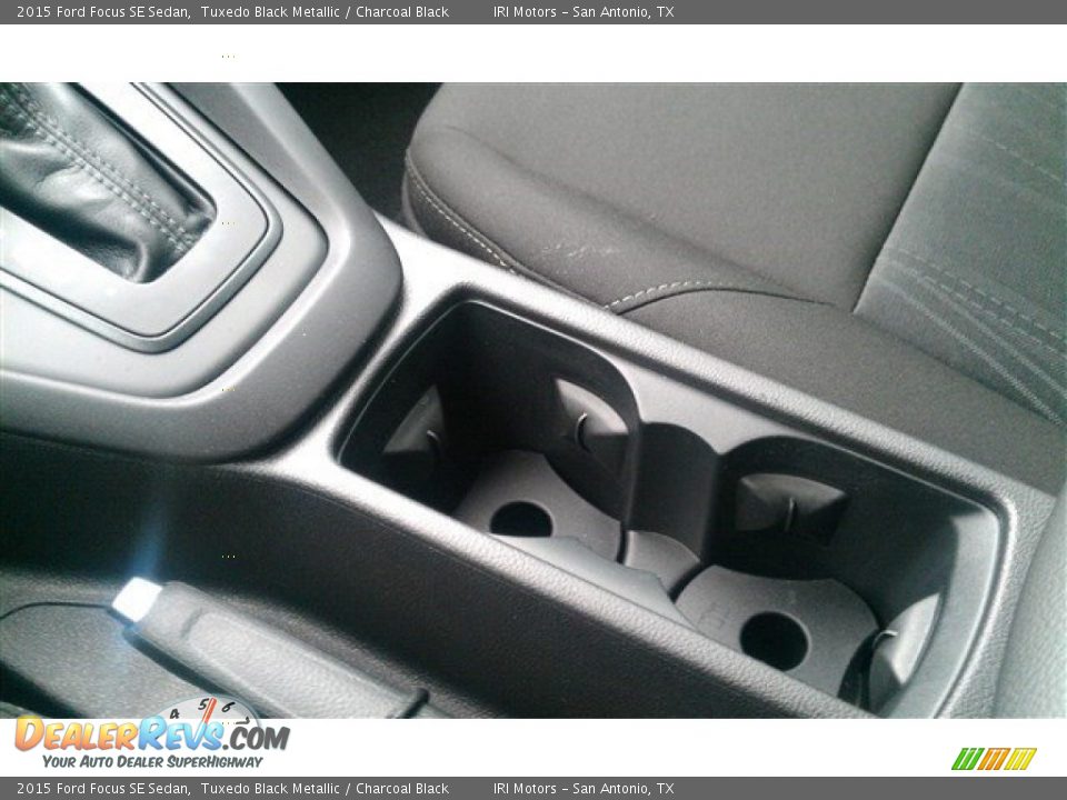 2015 Ford Focus SE Sedan Tuxedo Black Metallic / Charcoal Black Photo #29