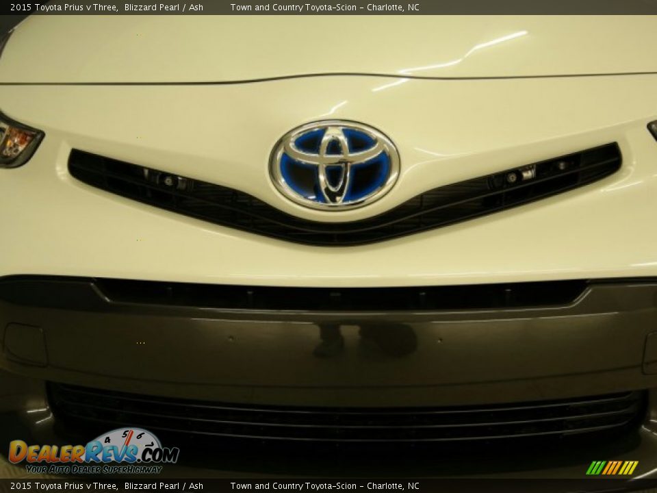 2015 Toyota Prius v Three Blizzard Pearl / Ash Photo #24