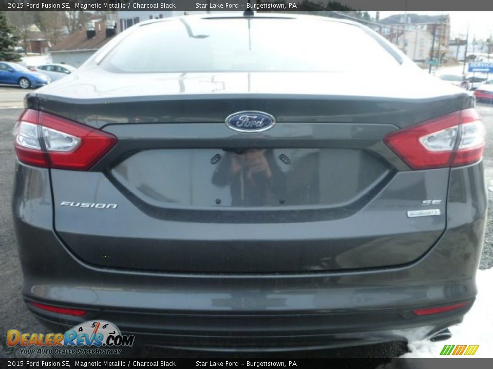 2015 Ford Fusion SE Magnetic Metallic / Charcoal Black Photo #4