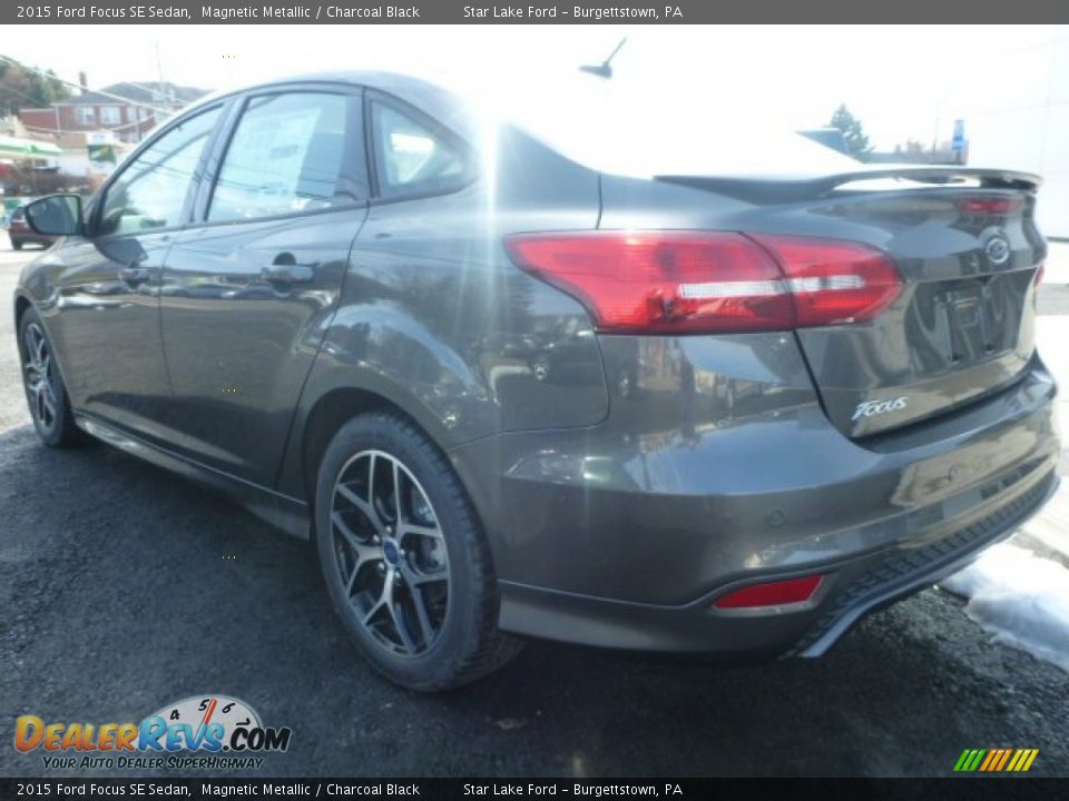 2015 Ford Focus SE Sedan Magnetic Metallic / Charcoal Black Photo #3