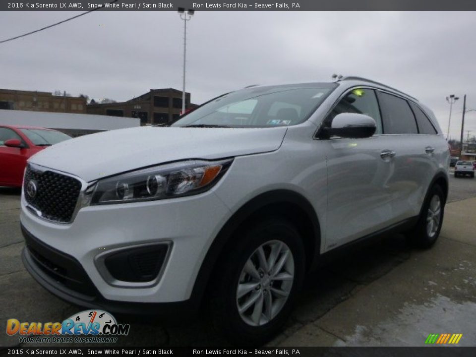 Front 3/4 View of 2016 Kia Sorento LX AWD Photo #4