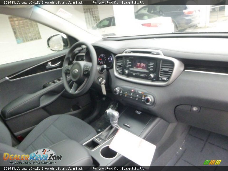 Dashboard of 2016 Kia Sorento LX AWD Photo #11