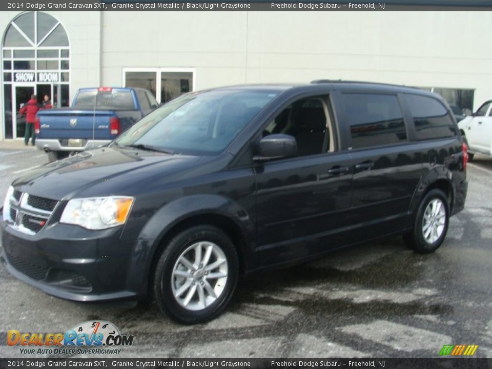 Front 3/4 View of 2014 Dodge Grand Caravan SXT Photo #3