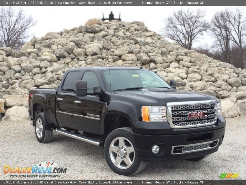Front 3/4 View of 2011 GMC Sierra 2500HD Denali Crew Cab 4x4 Photo #1