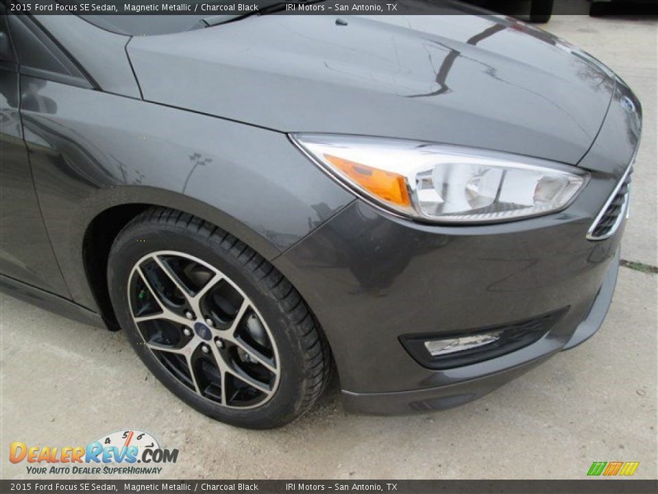 2015 Ford Focus SE Sedan Magnetic Metallic / Charcoal Black Photo #2