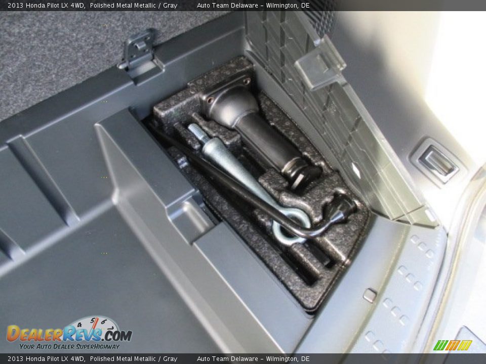 2013 Honda Pilot LX 4WD Polished Metal Metallic / Gray Photo #28