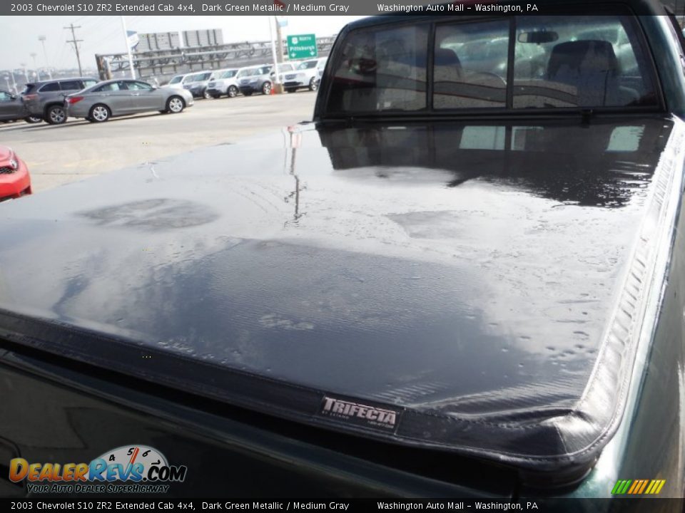2003 Chevrolet S10 ZR2 Extended Cab 4x4 Dark Green Metallic / Medium Gray Photo #10