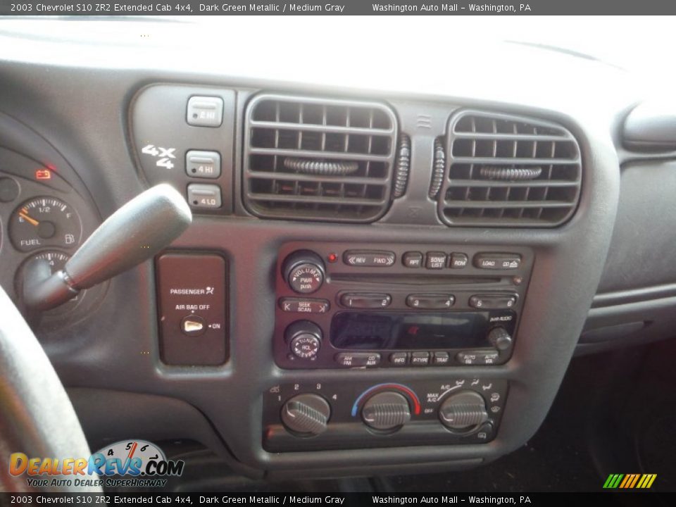 2003 Chevrolet S10 ZR2 Extended Cab 4x4 Dark Green Metallic / Medium Gray Photo #16