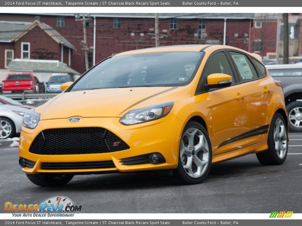 Front 3/4 View of 2014 Ford Focus ST Hatchback Photo #1