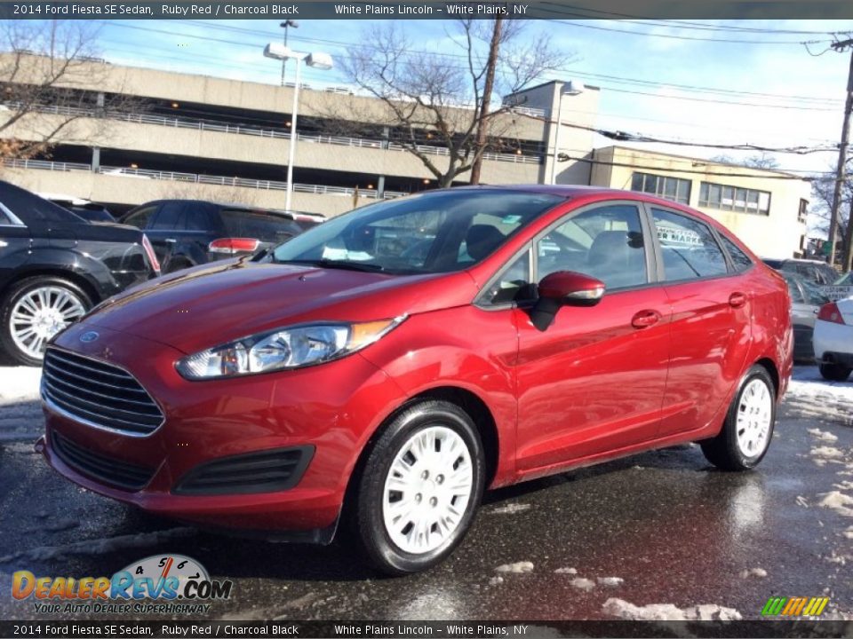 Front 3/4 View of 2014 Ford Fiesta SE Sedan Photo #1