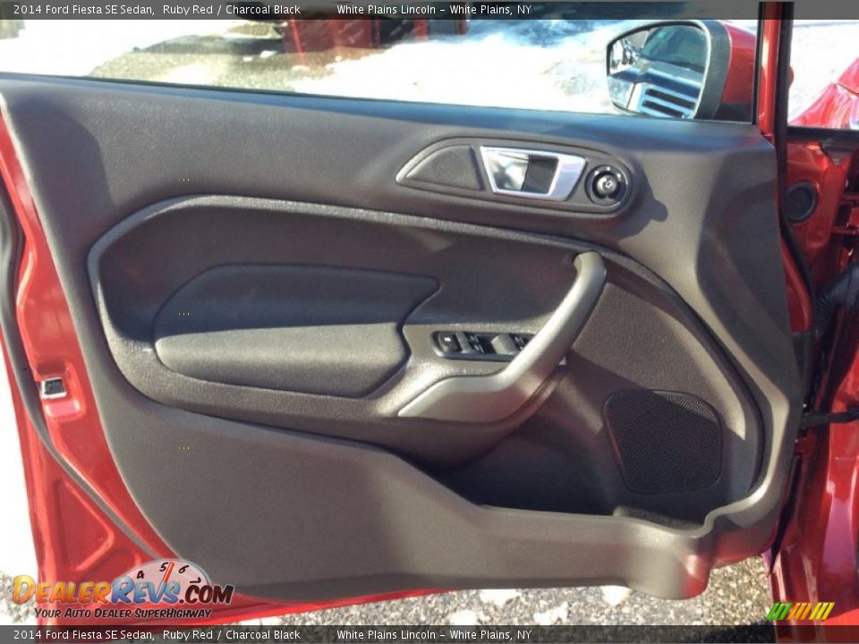 Door Panel of 2014 Ford Fiesta SE Sedan Photo #7