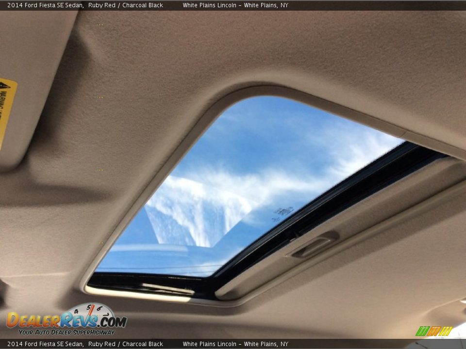 Sunroof of 2014 Ford Fiesta SE Sedan Photo #11