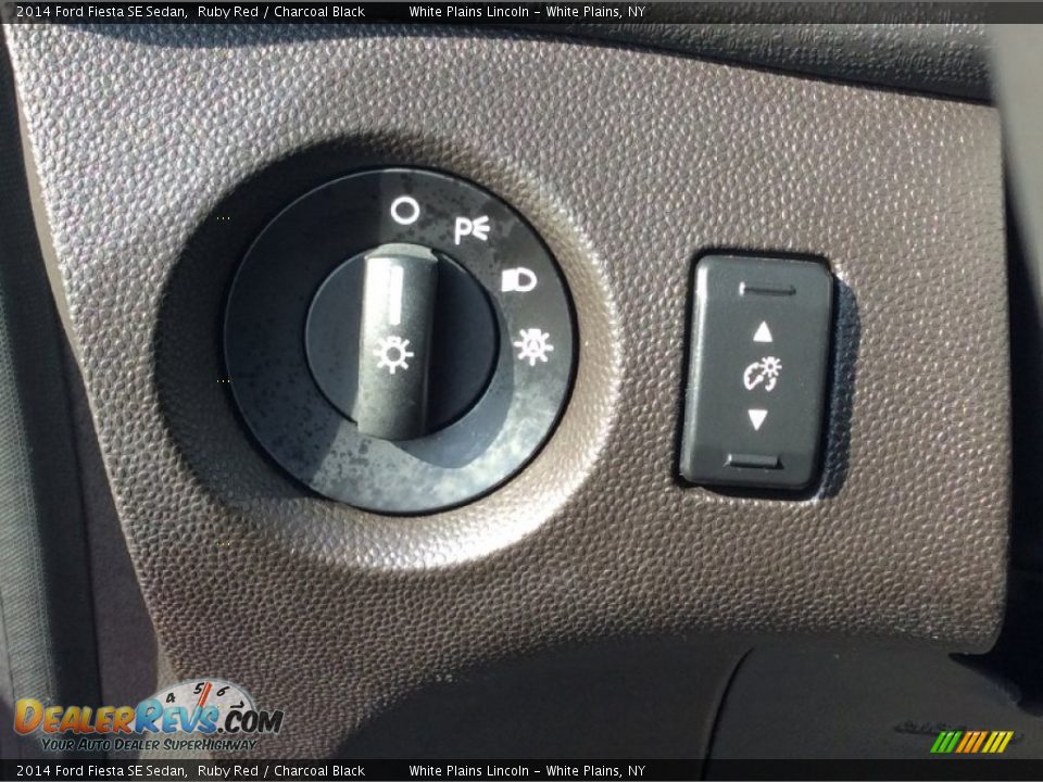 2014 Ford Fiesta SE Sedan Ruby Red / Charcoal Black Photo #12