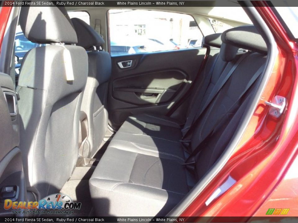 2014 Ford Fiesta SE Sedan Ruby Red / Charcoal Black Photo #20