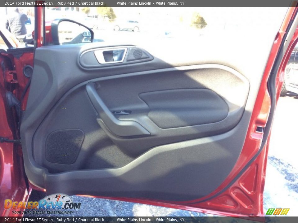 2014 Ford Fiesta SE Sedan Ruby Red / Charcoal Black Photo #23