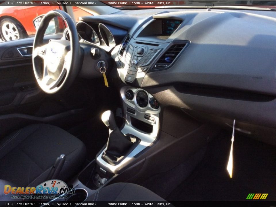 2014 Ford Fiesta SE Sedan Ruby Red / Charcoal Black Photo #24