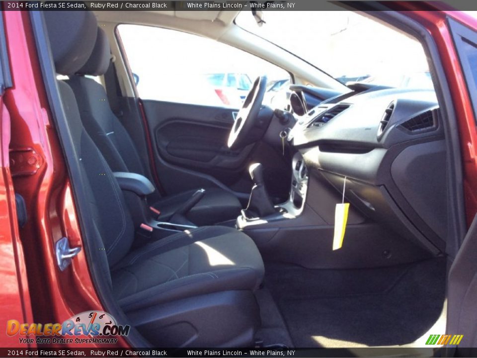 2014 Ford Fiesta SE Sedan Ruby Red / Charcoal Black Photo #25