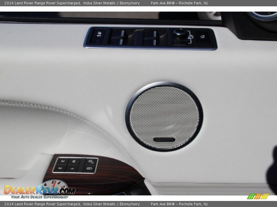 Controls of 2014 Land Rover Range Rover Supercharged Photo #9