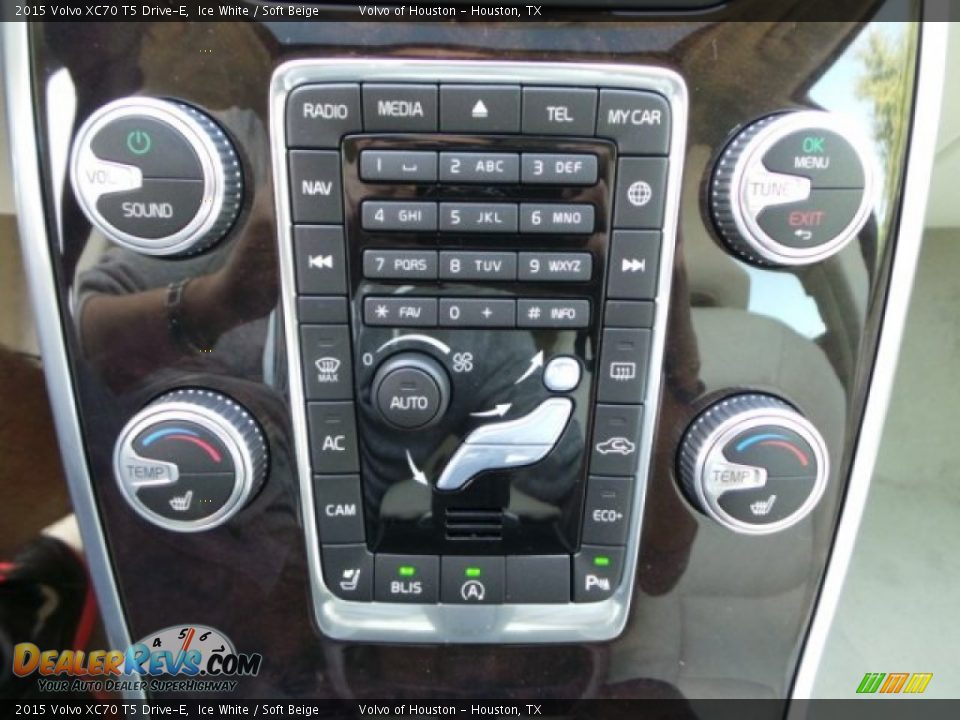 Controls of 2015 Volvo XC70 T5 Drive-E Photo #20