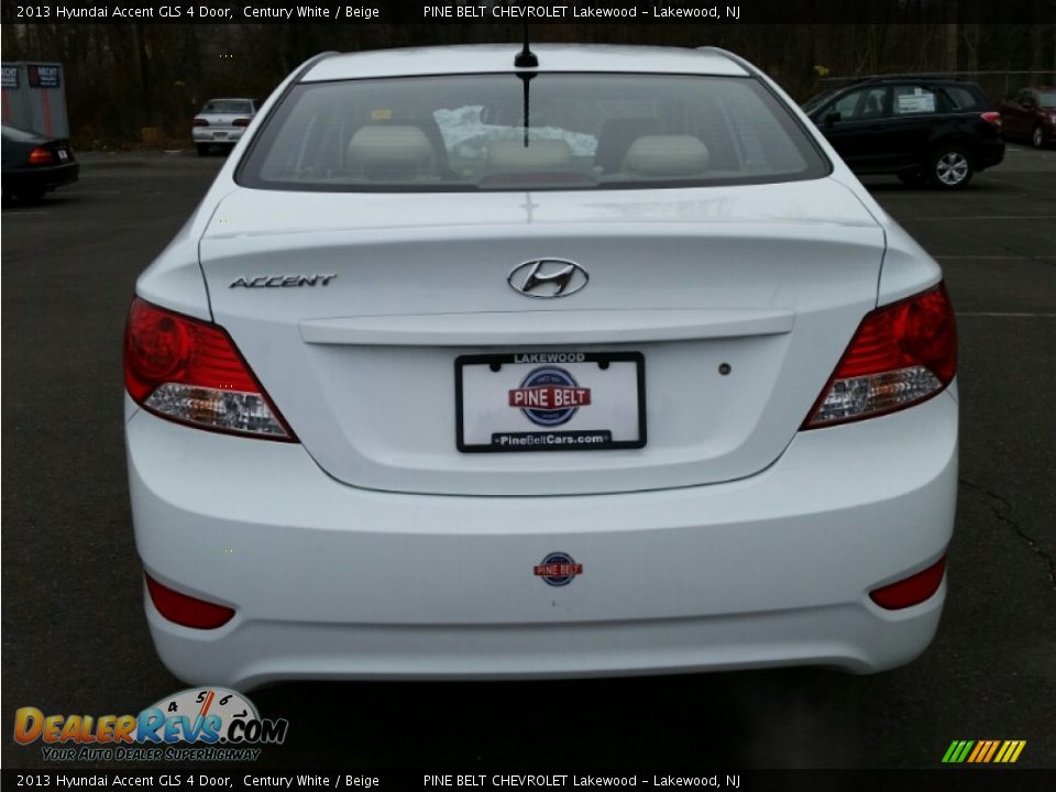 2013 Hyundai Accent GLS 4 Door Century White / Beige Photo #8