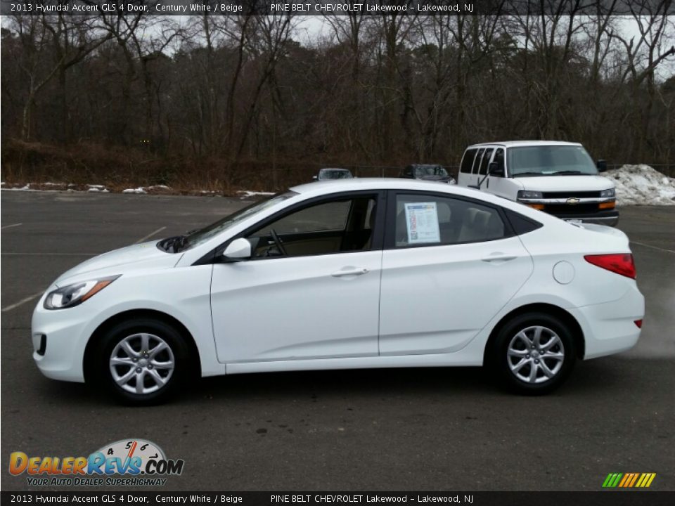 2013 Hyundai Accent GLS 4 Door Century White / Beige Photo #10