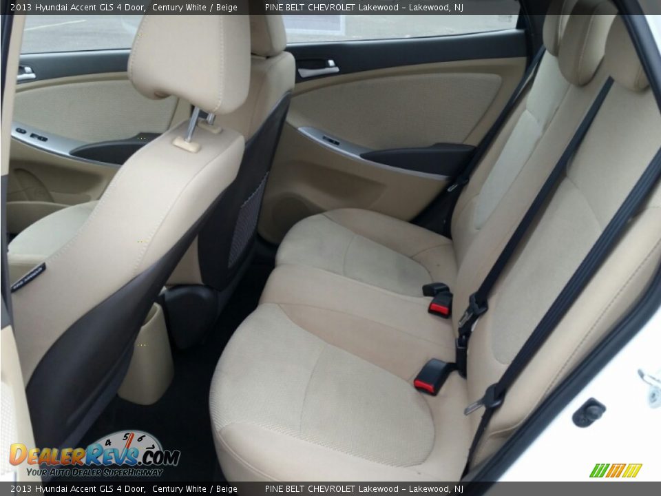 2013 Hyundai Accent GLS 4 Door Century White / Beige Photo #11