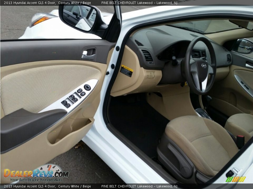 2013 Hyundai Accent GLS 4 Door Century White / Beige Photo #16