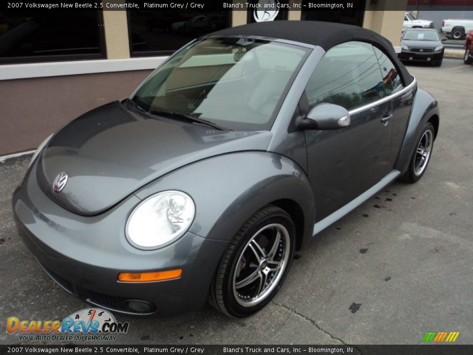 Front 3/4 View of 2007 Volkswagen New Beetle 2.5 Convertible Photo #1