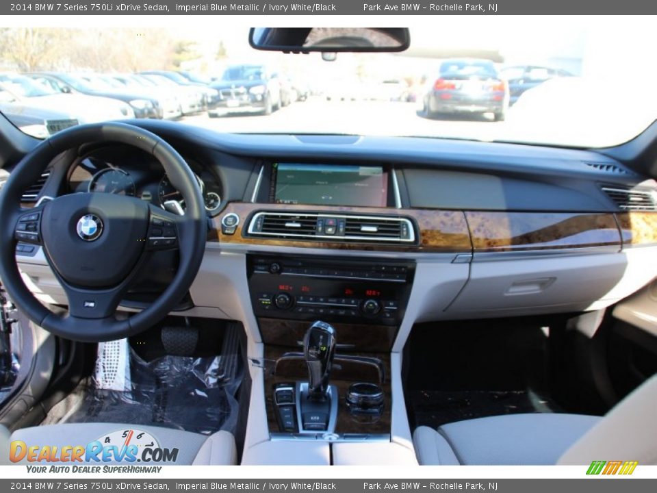 Dashboard of 2014 BMW 7 Series 750Li xDrive Sedan Photo #17