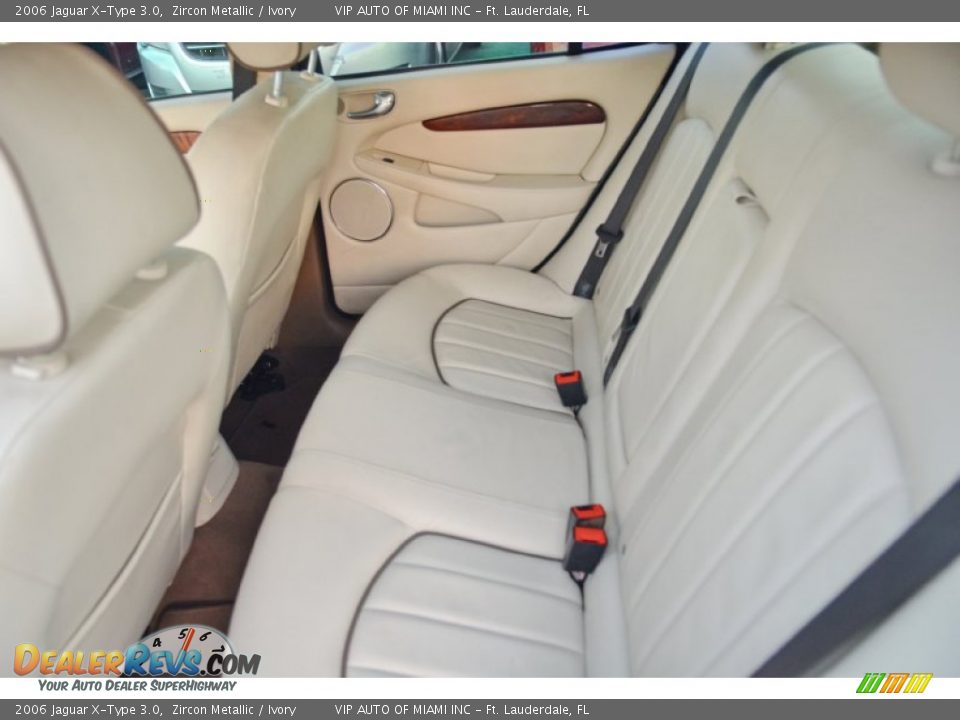2006 Jaguar X-Type 3.0 Zircon Metallic / Ivory Photo #20