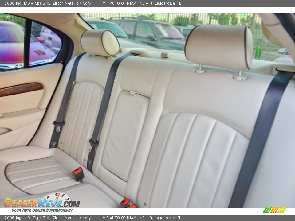 2006 Jaguar X-Type 3.0 Zircon Metallic / Ivory Photo #22