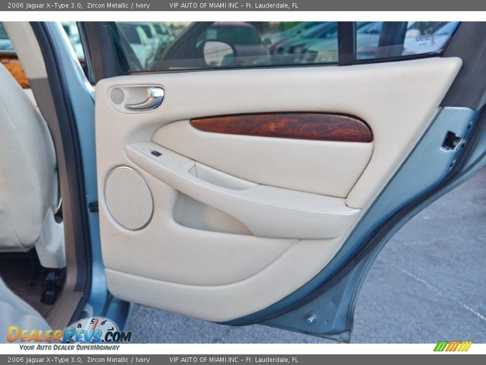 2006 Jaguar X-Type 3.0 Zircon Metallic / Ivory Photo #31