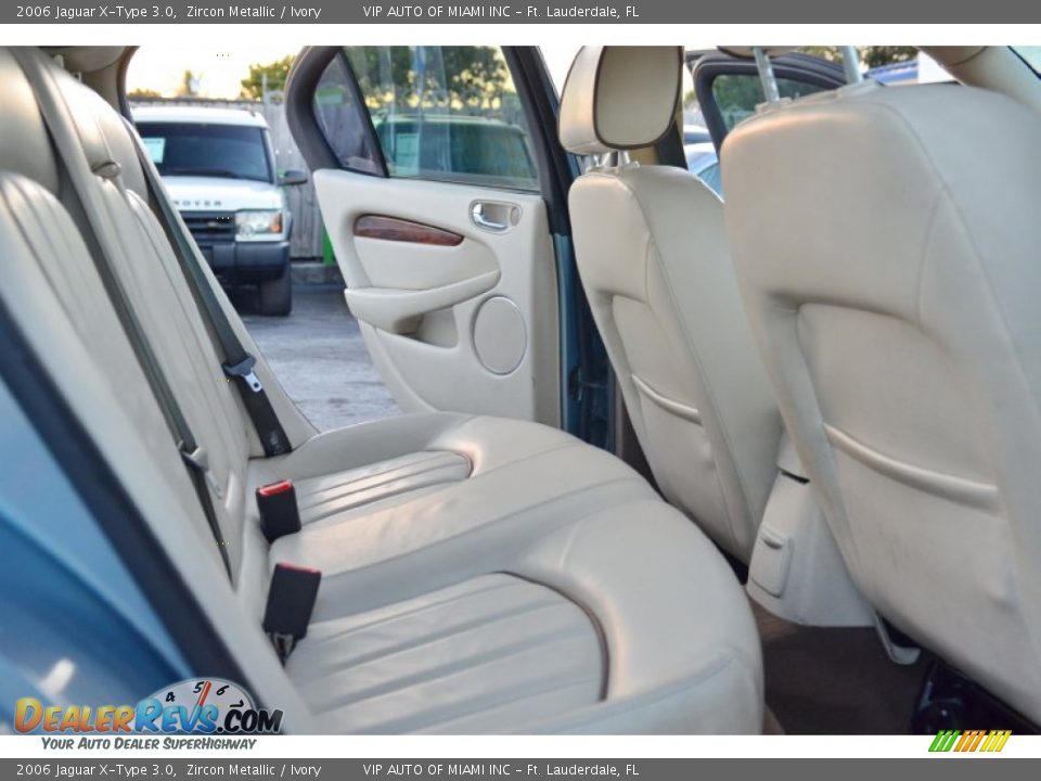 2006 Jaguar X-Type 3.0 Zircon Metallic / Ivory Photo #32