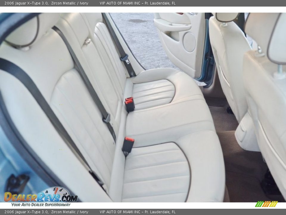 2006 Jaguar X-Type 3.0 Zircon Metallic / Ivory Photo #33