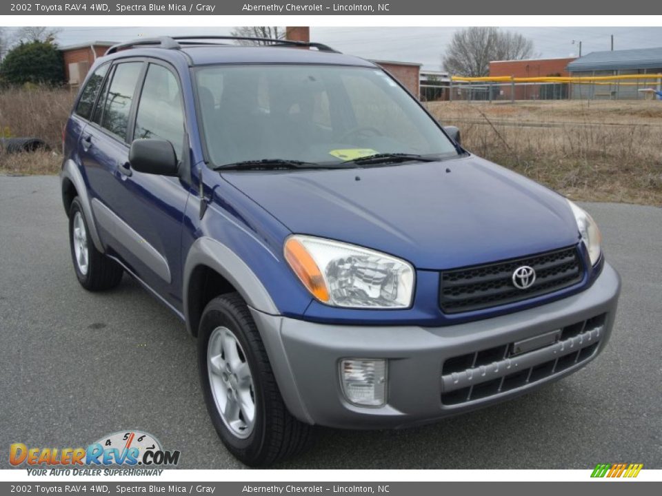 Front 3/4 View of 2002 Toyota RAV4 4WD Photo #1