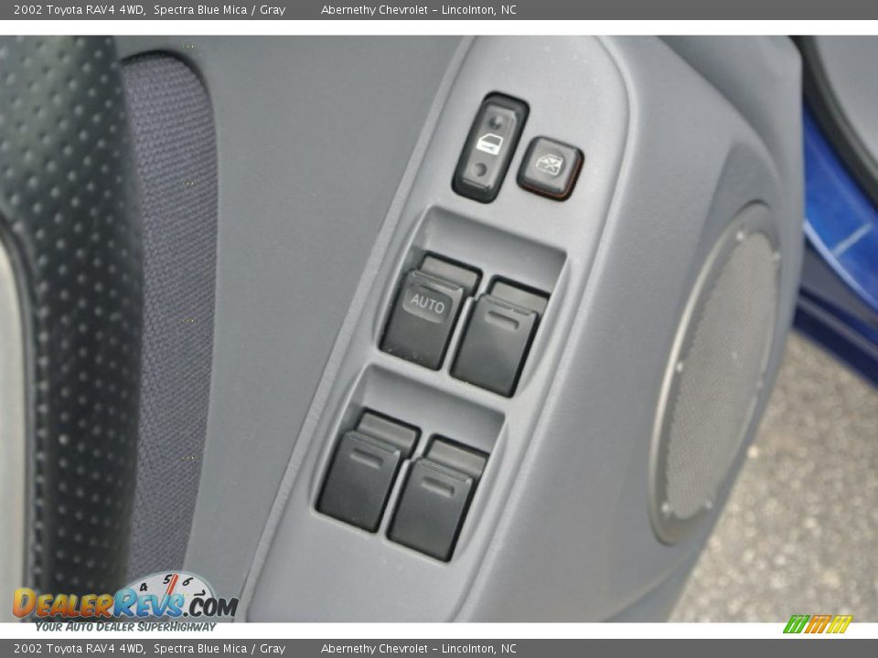 Controls of 2002 Toyota RAV4 4WD Photo #10